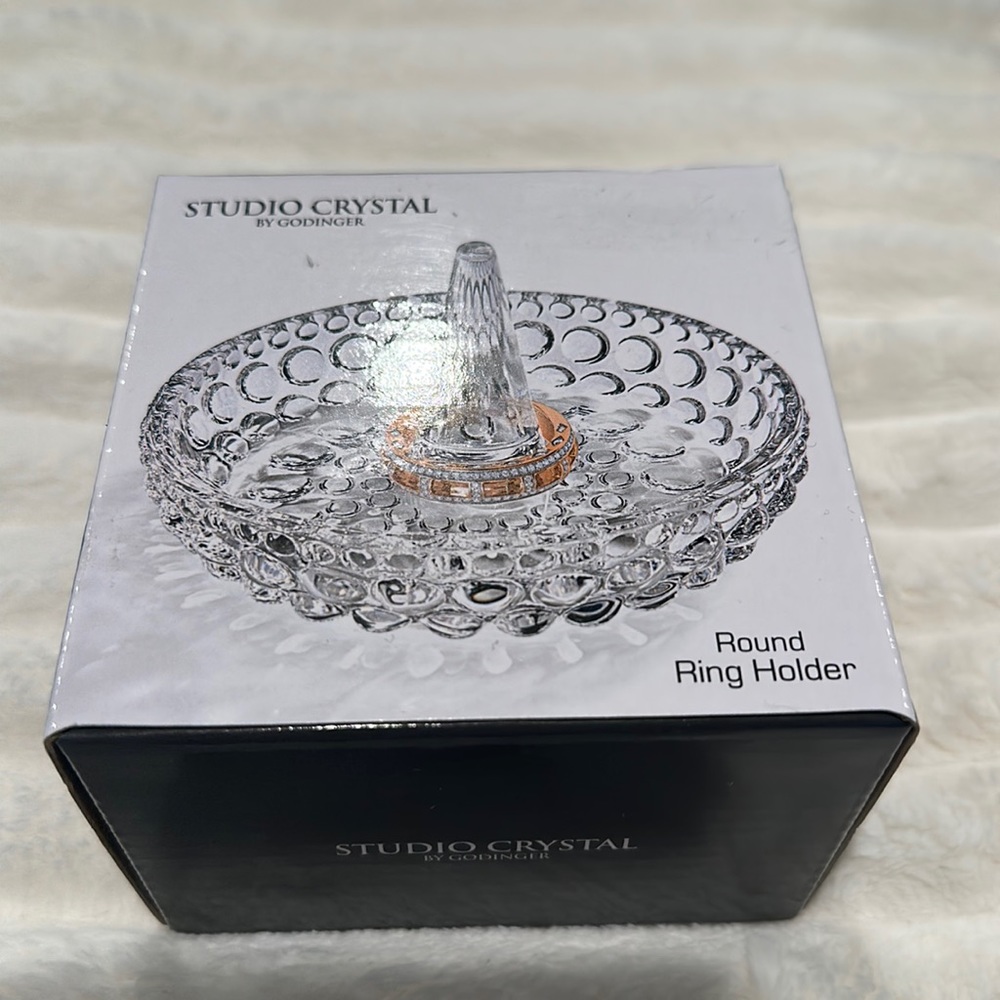 STUDIO CRYSTAL by Godinger Round Ring Holder.